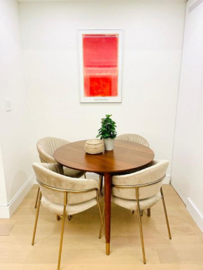 Urban 2-bed apartment in the Beaches